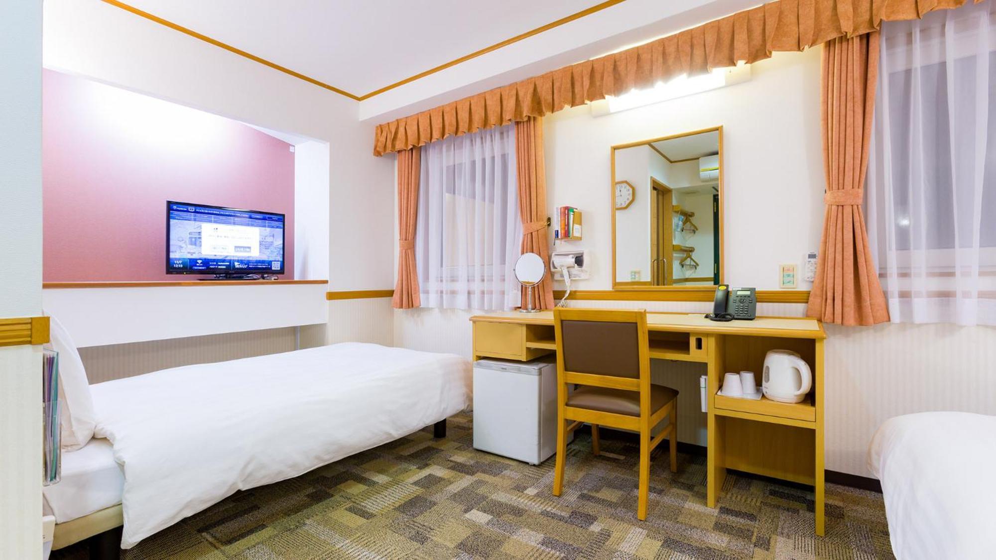 Toyoko Inn Toyohashi Eki Higashi Guchi Chambre photo